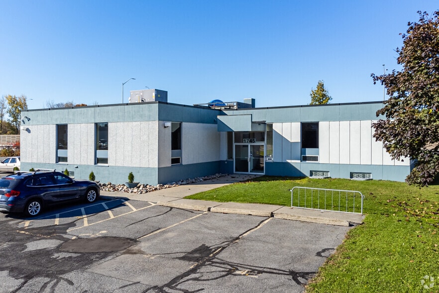 1745 Woodward Dr, Ottawa, ON for lease - Primary Photo - Image 1 of 7