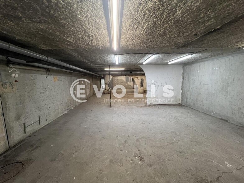 Flex in Maisons-Alfort for lease - Interior Photo - Image 3 of 8