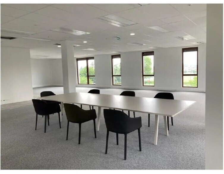 51 Rue Berty Albrecht, Bron à louer - Photo intérieure - Image 2 de 25