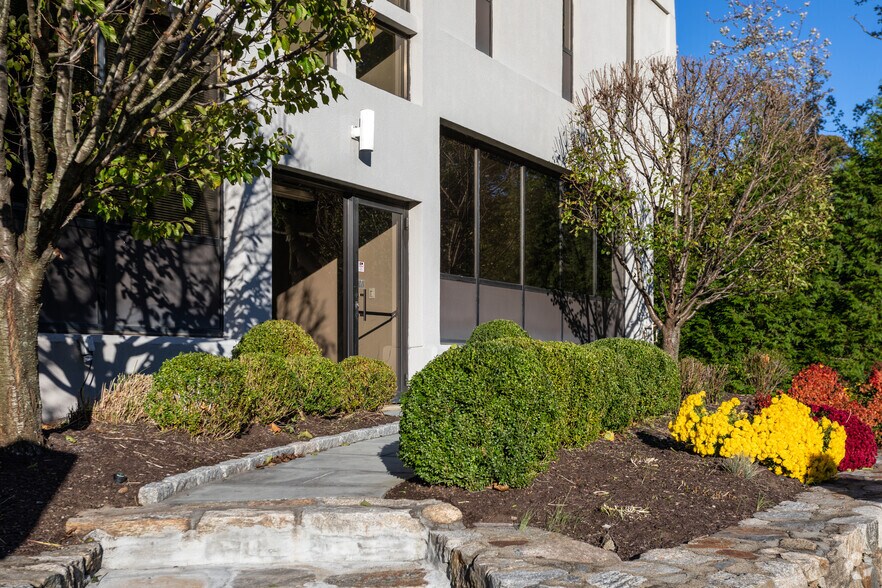 37 North Ave, Norwalk, CT à louer - Photo du bâtiment - Image 3 de 23