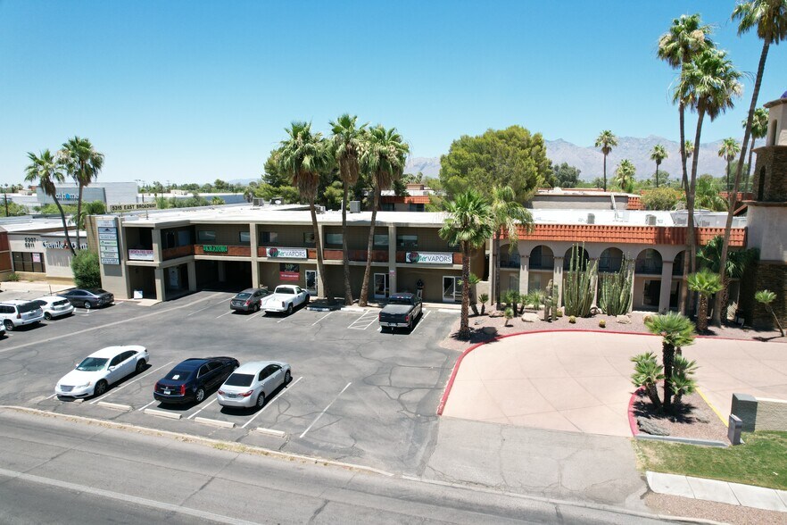 5315 E Broadway Blvd, Tucson, AZ à louer - Photo du bâtiment - Image 3 de 14