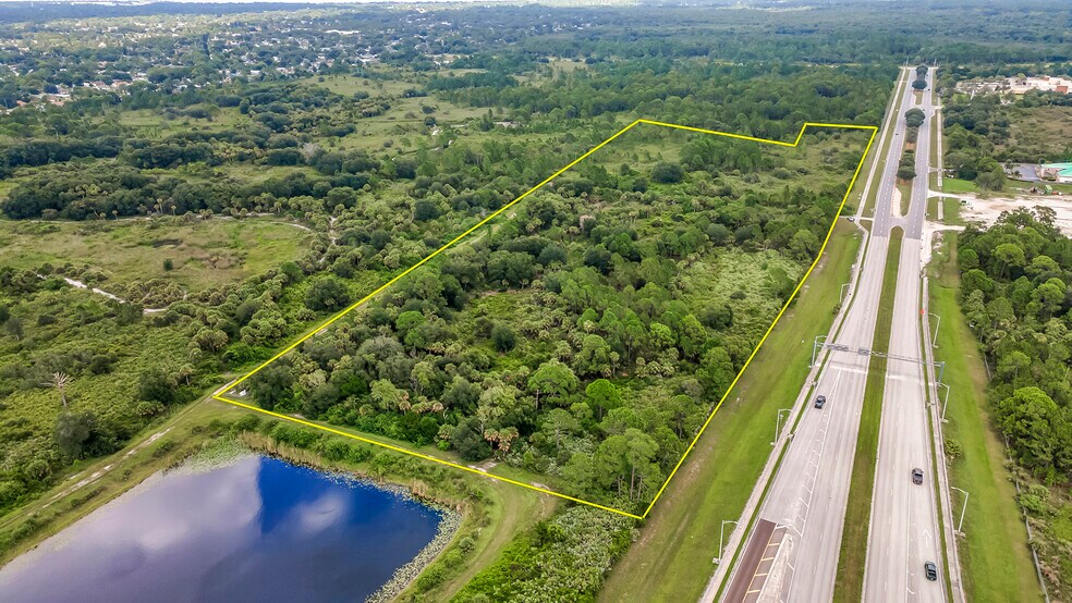 5155 Port St John Pky, Cocoa, FL à vendre - Photo du bâtiment - Image 3 de 7