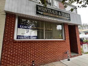 37 E Main St, Oyster Bay, NY à louer Photo intérieure- Image 1 de 18