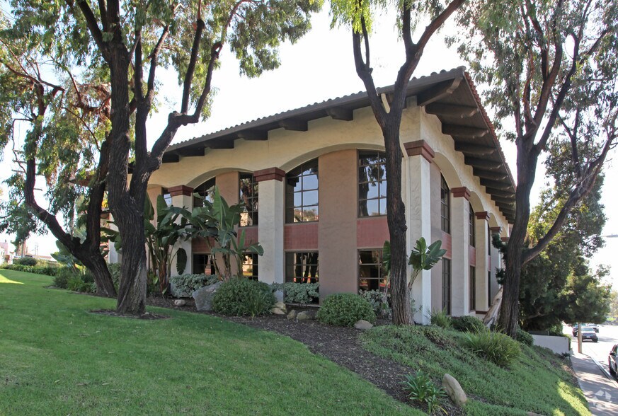 2251 San Diego Ave, San Diego, CA à louer - Photo du bâtiment - Image 2 de 8