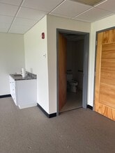 100 McKinley Ave, Manahawkin, NJ for lease Interior Photo- Image 2 of 3