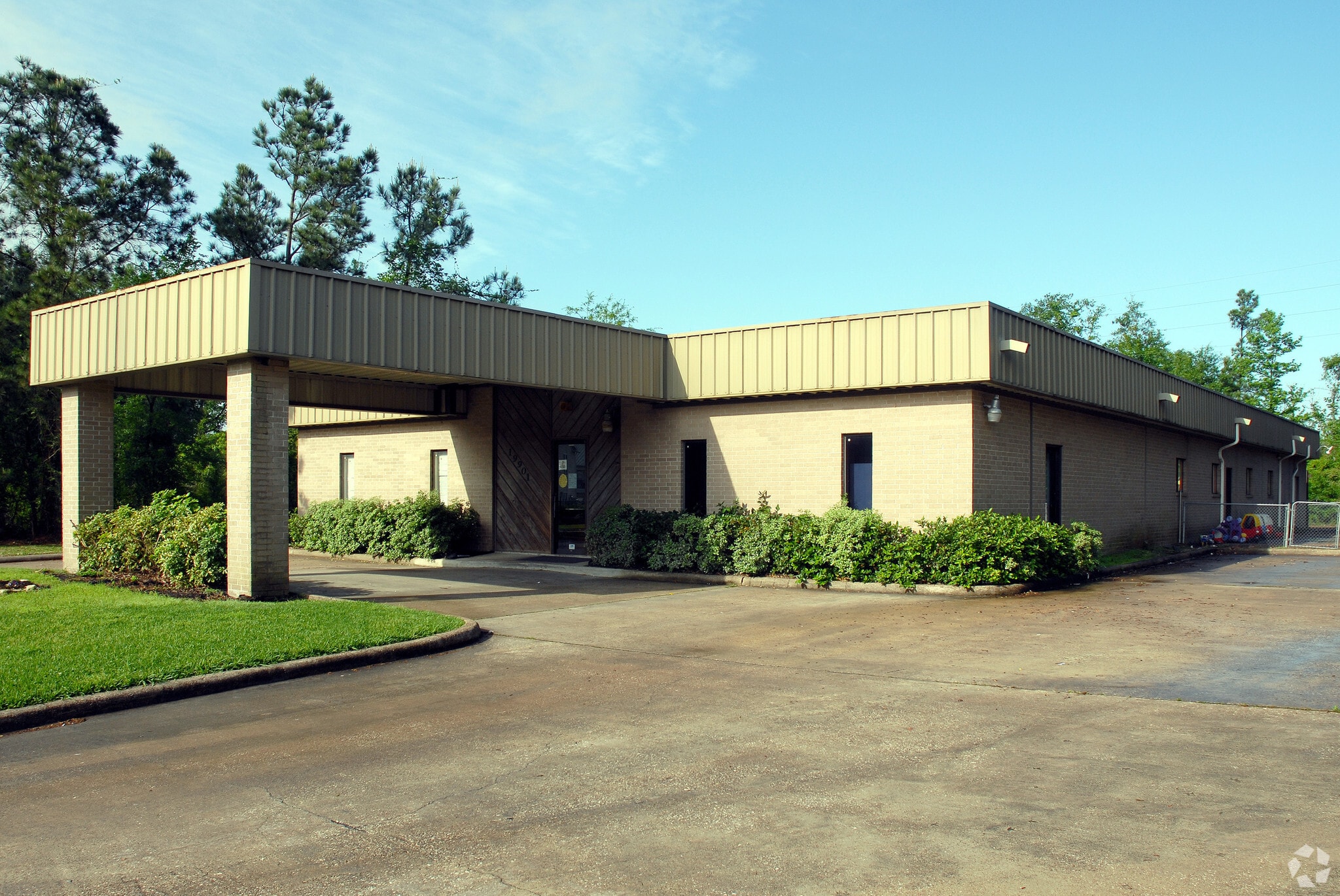 19901 Foxwood Forest Blvd, Humble, TX à vendre Photo principale- Image 1 de 4