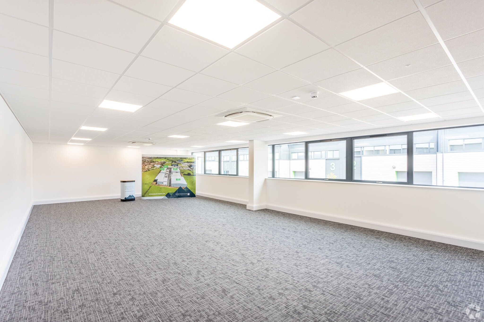 Nissan Way, Bishops Cleeve à vendre Photo intérieure- Image 1 de 6