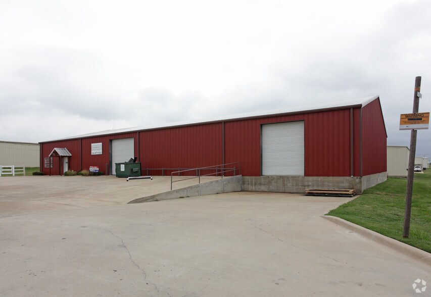 11828 Classic Ln, Forney, TX for lease - Primary Photo - Image 1 of 4