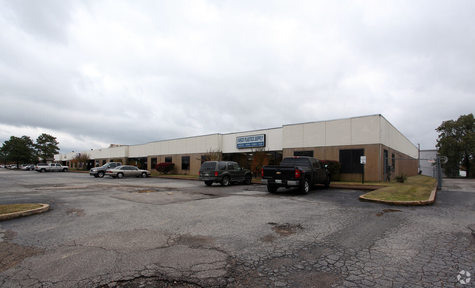 5625 E Shelby Dr, Memphis, TN for lease - Building Photo - Image 3 of 7