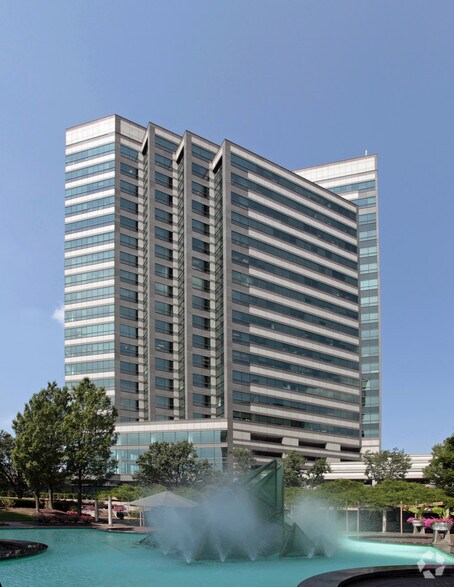 2 Tower Center Blvd, East Brunswick, NJ à louer - Photo du bâtiment - Image 2 de 11