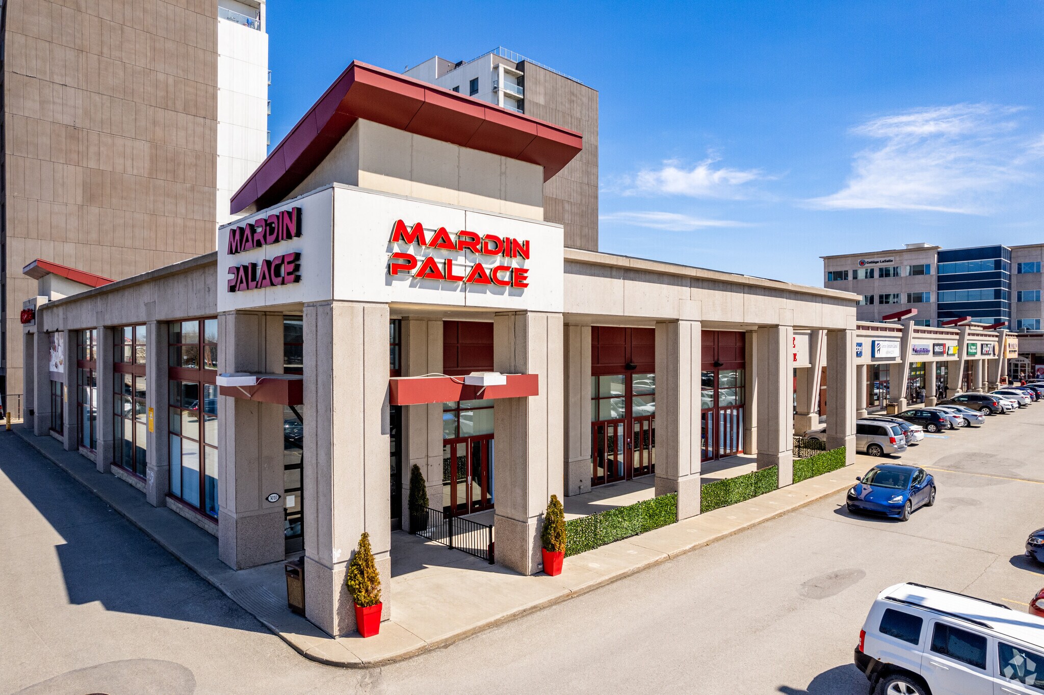 1565-1601 Boul Daniel-Johnson, Laval, QC for sale Primary Photo- Image 1 of 1