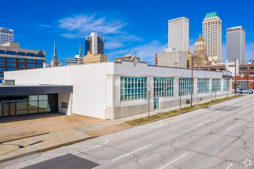 220 E 8th St, Tulsa, OK à louer - Photo du bâtiment - Image 3 de 11