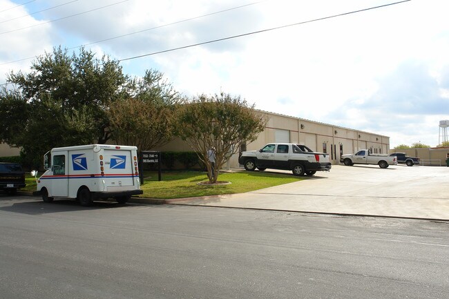 Plus de détails pour 7342-7360 Reindeer Trl, San Antonio, TX - Industriel à louer