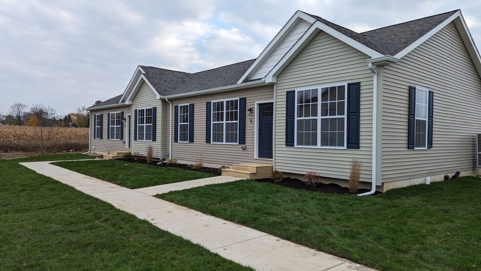 305 Locust St W, Three Oaks, MI for sale - Building Photo - Image 2 of 4