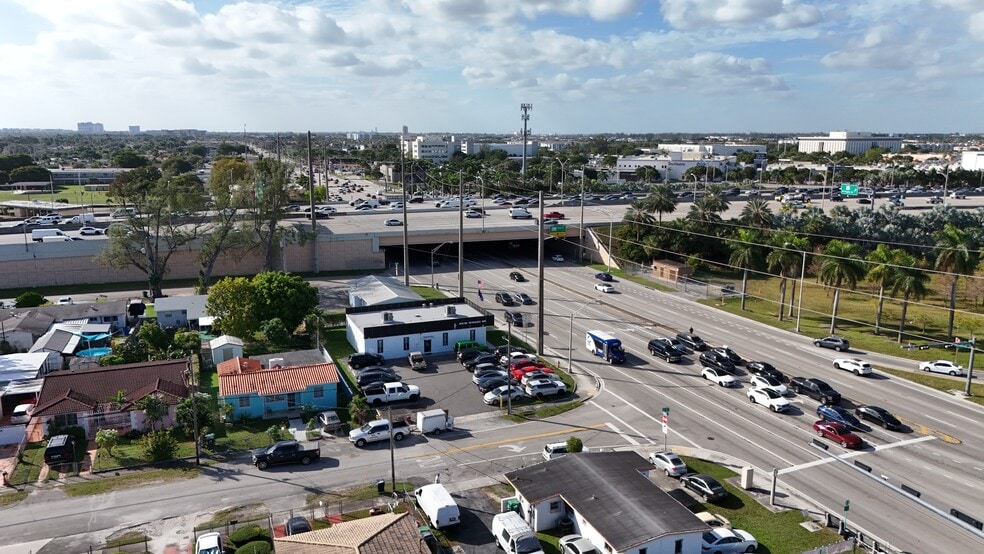 7610 W Flagler St, Miami, FL for lease - Building Photo - Image 2 of 17