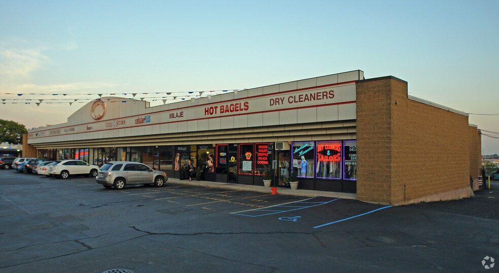 222-236 W Jericho Tpke, Syosset, NY à louer - Photo du bâtiment - Image 3 de 4