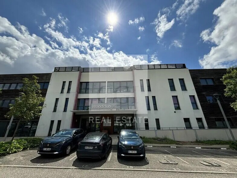 97 Allée Alexandre Borodine, Saint-Priest for lease - Building Photo - Image 2 of 20