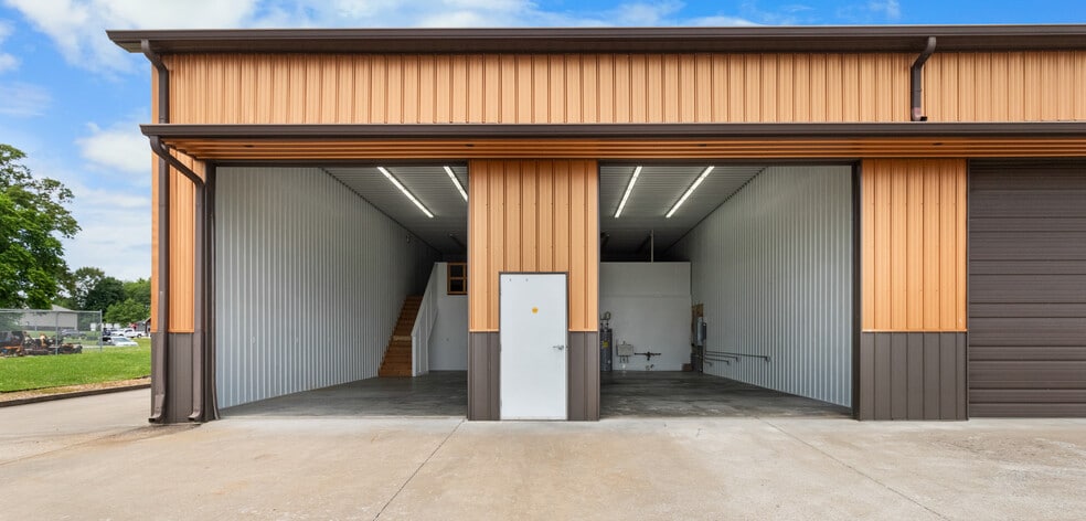 219 Industrial Dr, Clarksville, TN for lease - Building Photo - Image 2 of 69