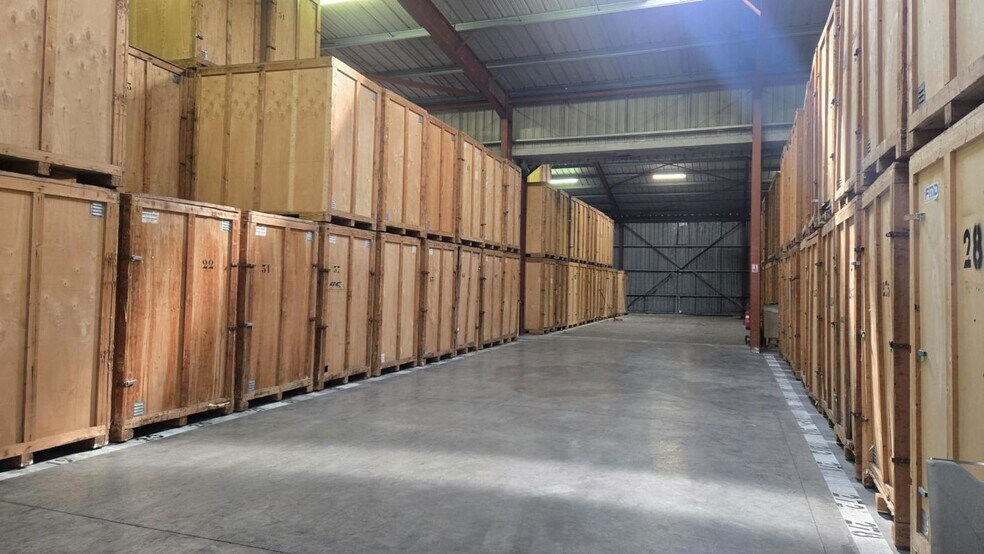 Industrial in La Londe-les-Maures for lease - Interior Photo - Image 3 of 5