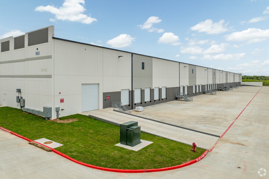 1603 Clovis R Barker Rd, San Marcos, TX à louer - Photo du bâtiment - Image 2 de 10