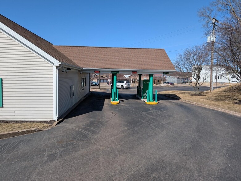 509 Grand Ave, Neillsville, WI for sale - Building Photo - Image 2 of 6