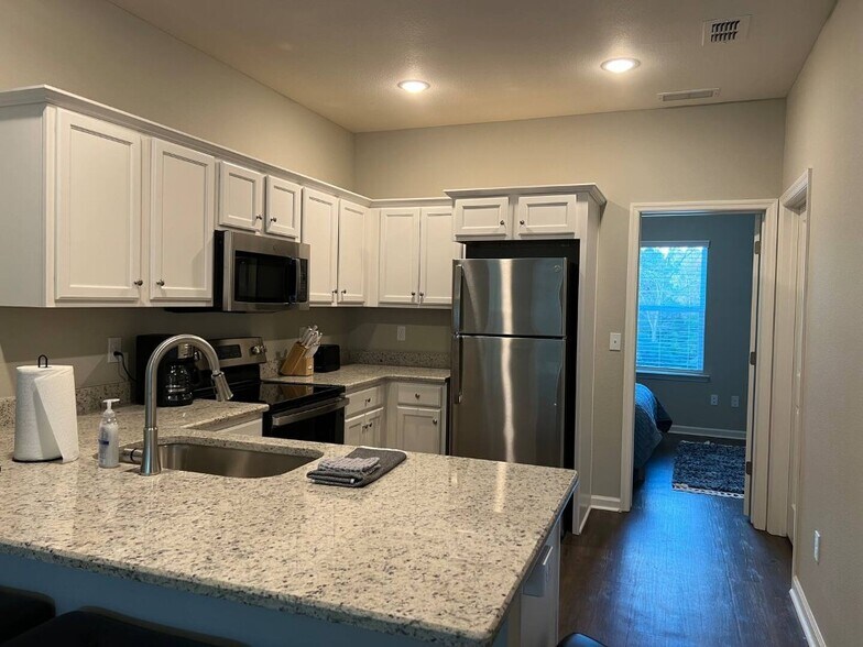 2288 Del Carmel Way, Tallahassee, FL à vendre - Photo du bâtiment - Image 3 de 16