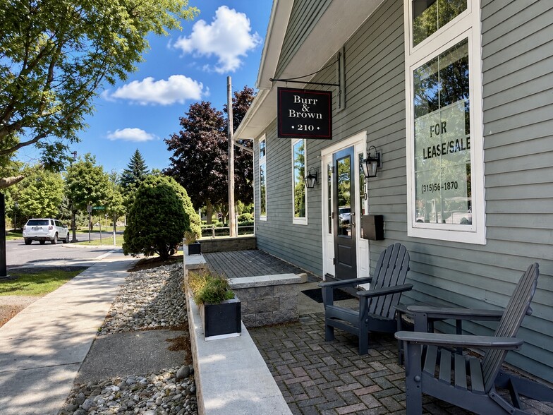 210 Brooklea Dr, Fayetteville, NY for sale - Building Photo - Image 1 of 39