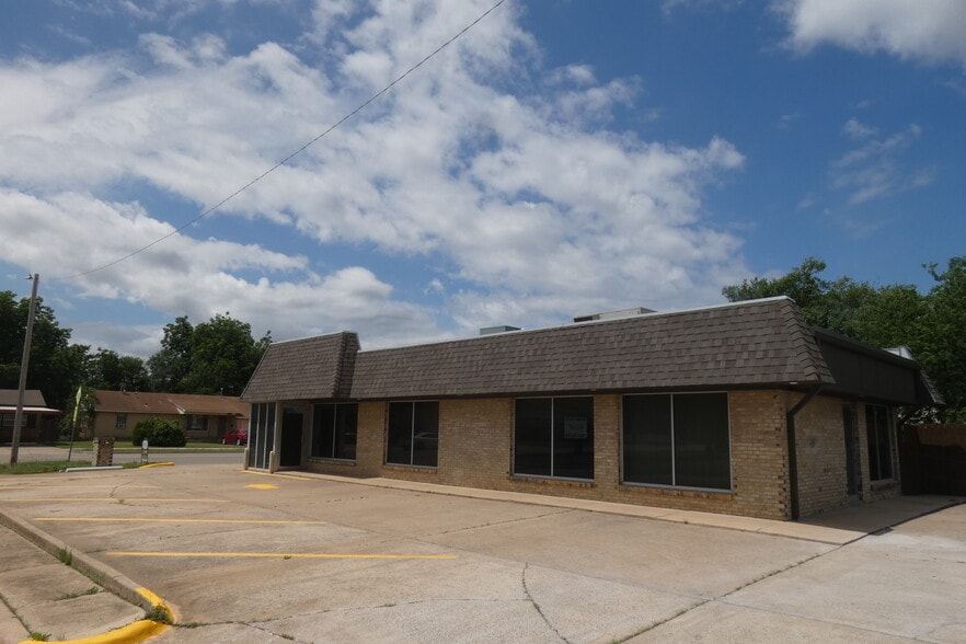 2101 NW Ferris Ave, Lawton, OK for sale - Building Photo - Image 3 of 30