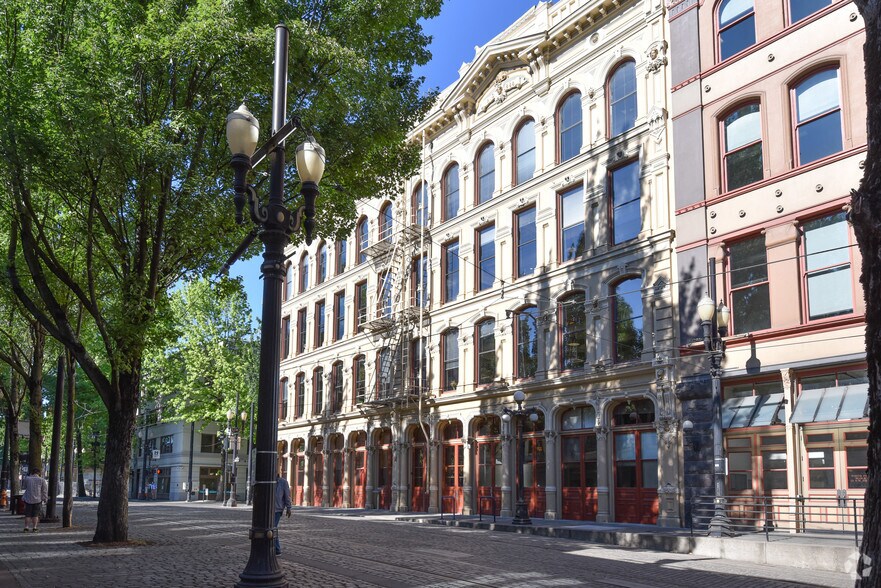 30-34 NW 1st Ave, Portland, OR à louer - Photo du bâtiment - Image 2 de 4