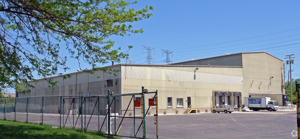 603 Fenton Ln, West Chicago, IL à louer - Photo du bâtiment - Image 2 de 3