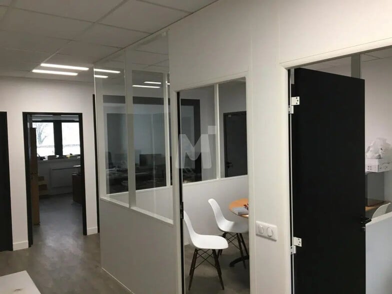 Flex in Évry-Courcouronnes for lease - Interior Photo - Image 2 of 7