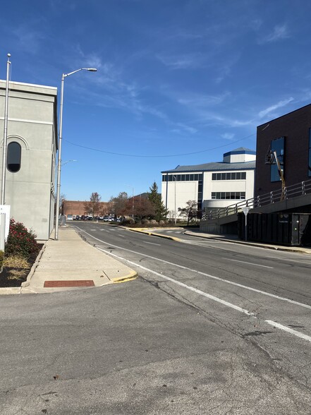 225 N High St, Muncie, IN for lease - Building Photo - Image 3 of 21