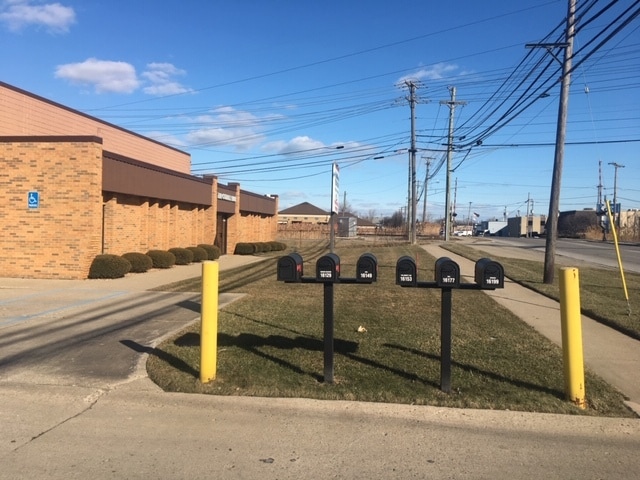 16129 Common Rd, Roseville, MI for lease - Building Photo - Image 3 of 5