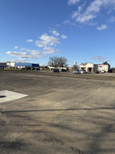 3393 S Linden Rd, Flint, MI for lease - Building Photo - Image 3 of 4