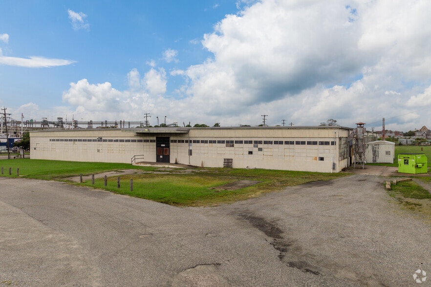 900 Jefferson Ave, Newport News, VA for lease - Primary Photo - Image 1 of 9