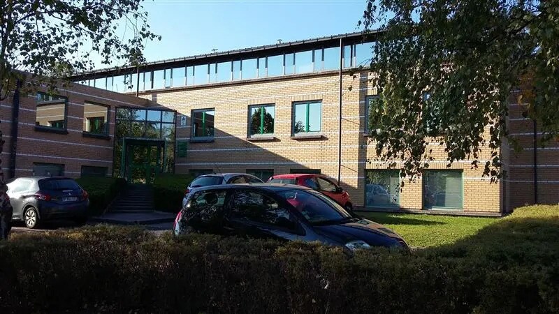 Bureau dans Champs-sur-Marne à louer Photo du bâtiment- Image 1 de 3