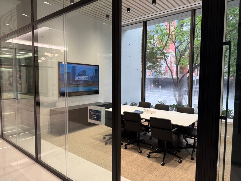 2 S Biscayne Blvd, Miami, FL à louer - Photo du bâtiment - Image 3 de 16