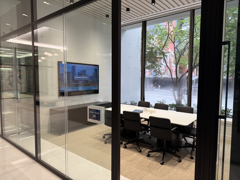 2 S biscayne Blvd, Miami, FL for lease - Building Photo - Image 3 of 8