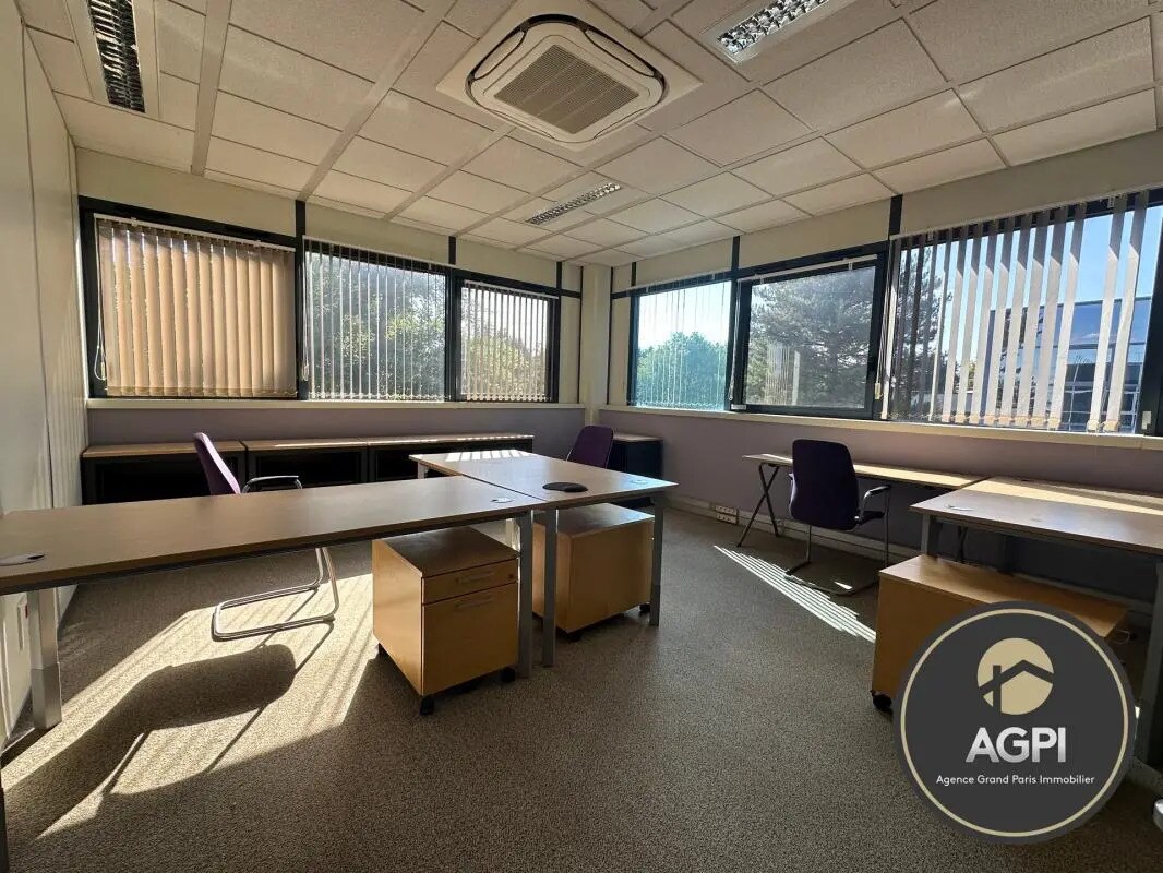 Office in Saclay for sale Building Photo- Image 1 of 9