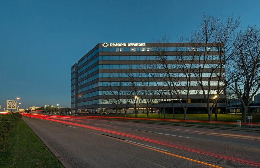 15415 Katy Fwy, Houston, TX à louer - Photo du bâtiment - Image 2 de 11