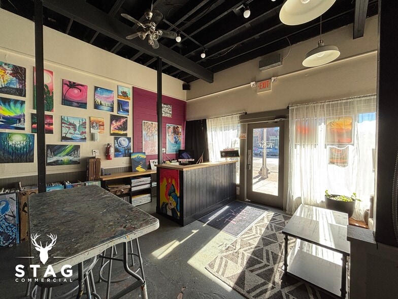 208 W Oak St, Denton, TX à louer - Photo du bâtiment - Image 3 de 19