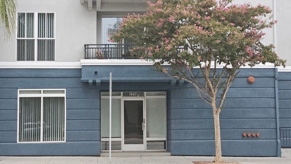 325 E Cordova St, Pasadena, CA à louer - Photo du bâtiment - Image 3 de 3