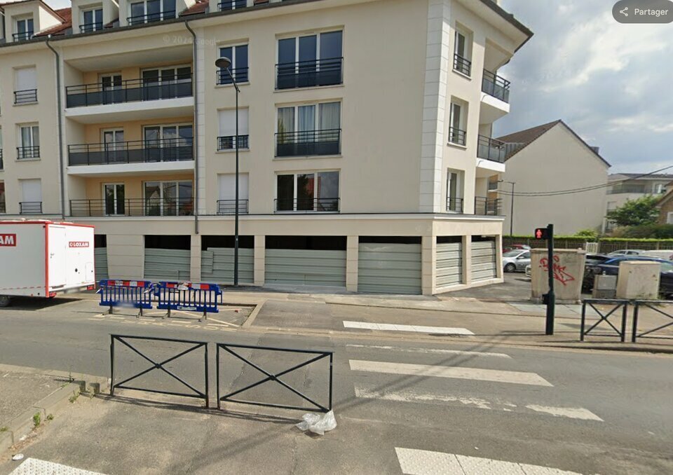 Retail in Brou Sur Chantereine for sale Building Photo- Image 1 of 2