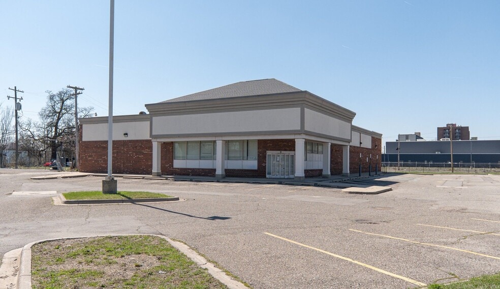 2590 W Grand Blvd, Detroit, MI for sale - Building Photo - Image 3 of 8