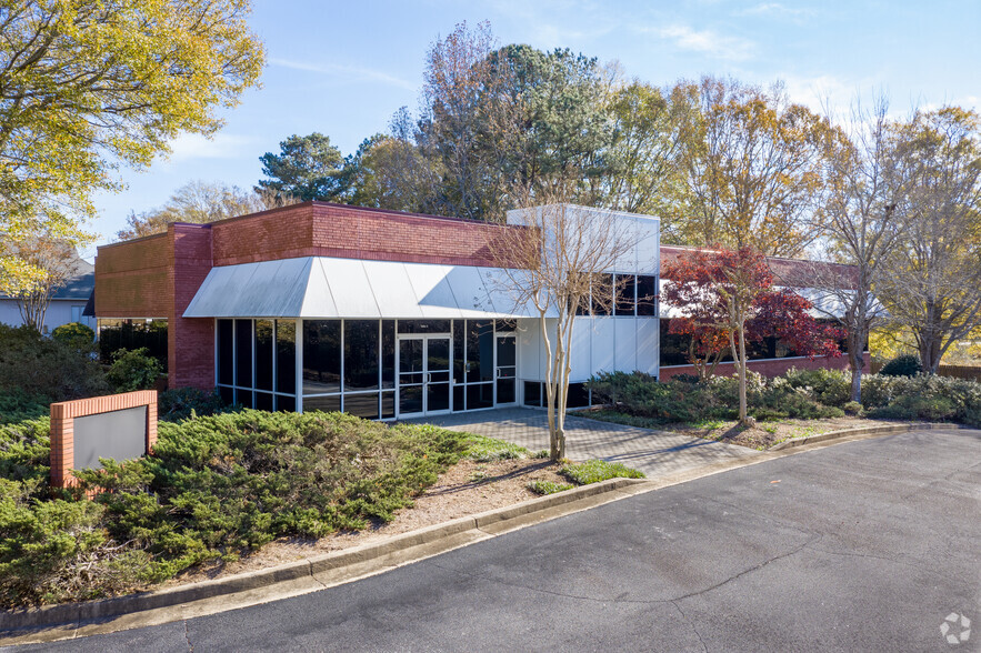 981 E Freeway Dr, Conyers, GA for sale - Building Photo - Image 1 of 1