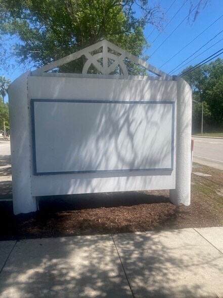 4675 Sunbeam Rd, Jacksonville, FL à vendre - Photo de l’enseigne - Image 2 de 8