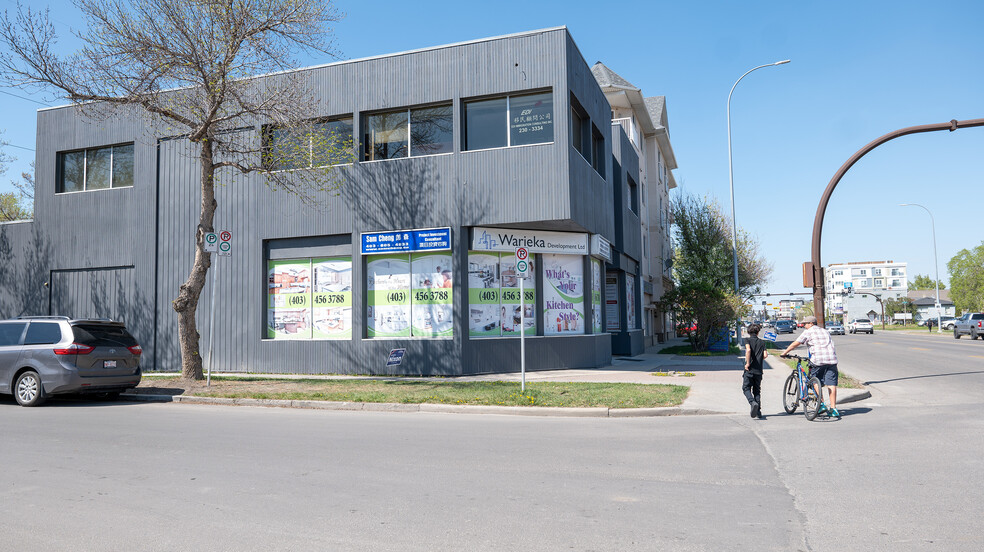 1901 Centre St NW, Calgary, AB à vendre - Photo du bâtiment - Image 2 de 16