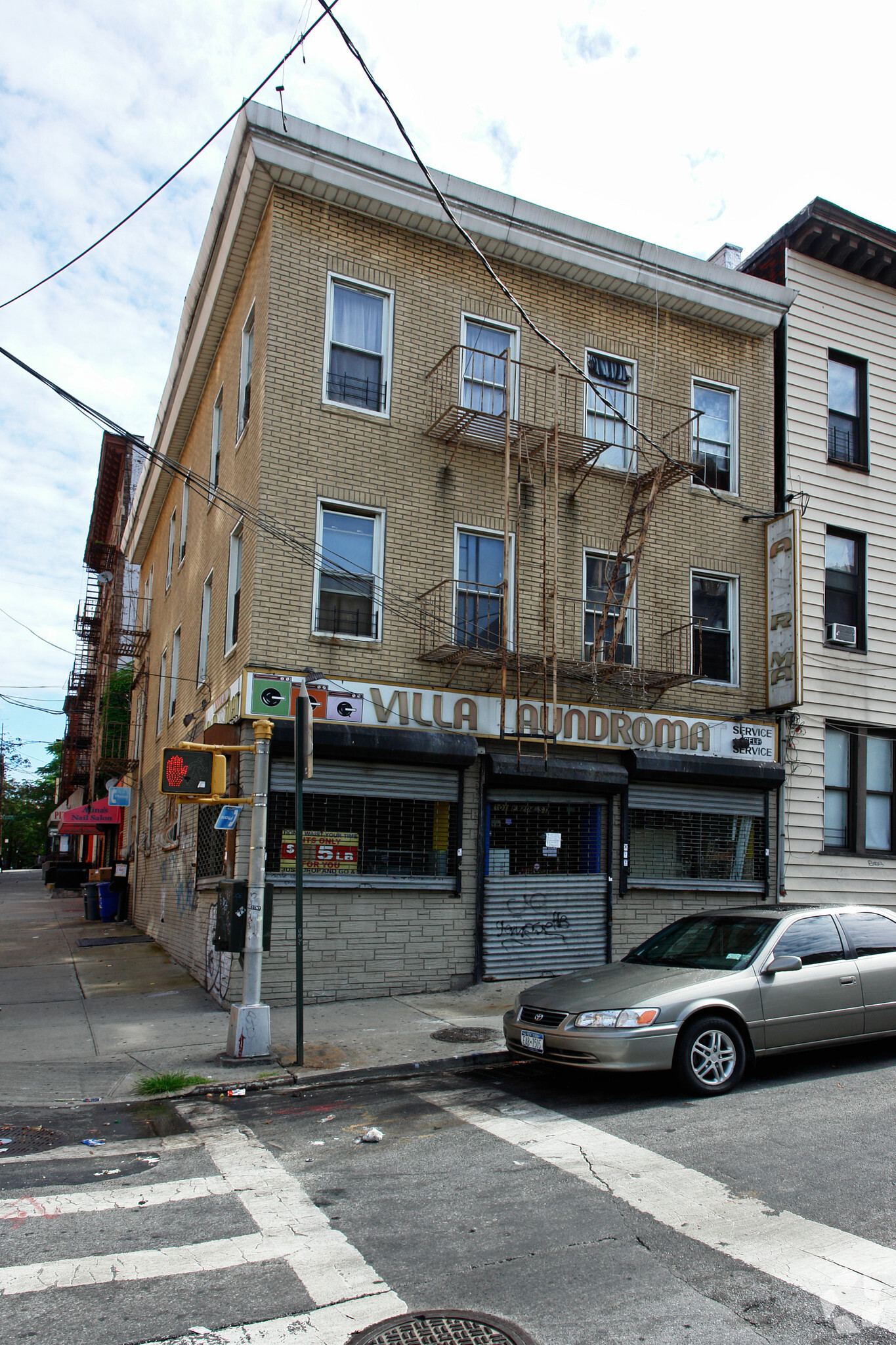 Retail in Bronx, NY for sale Primary Photo- Image 1 of 1