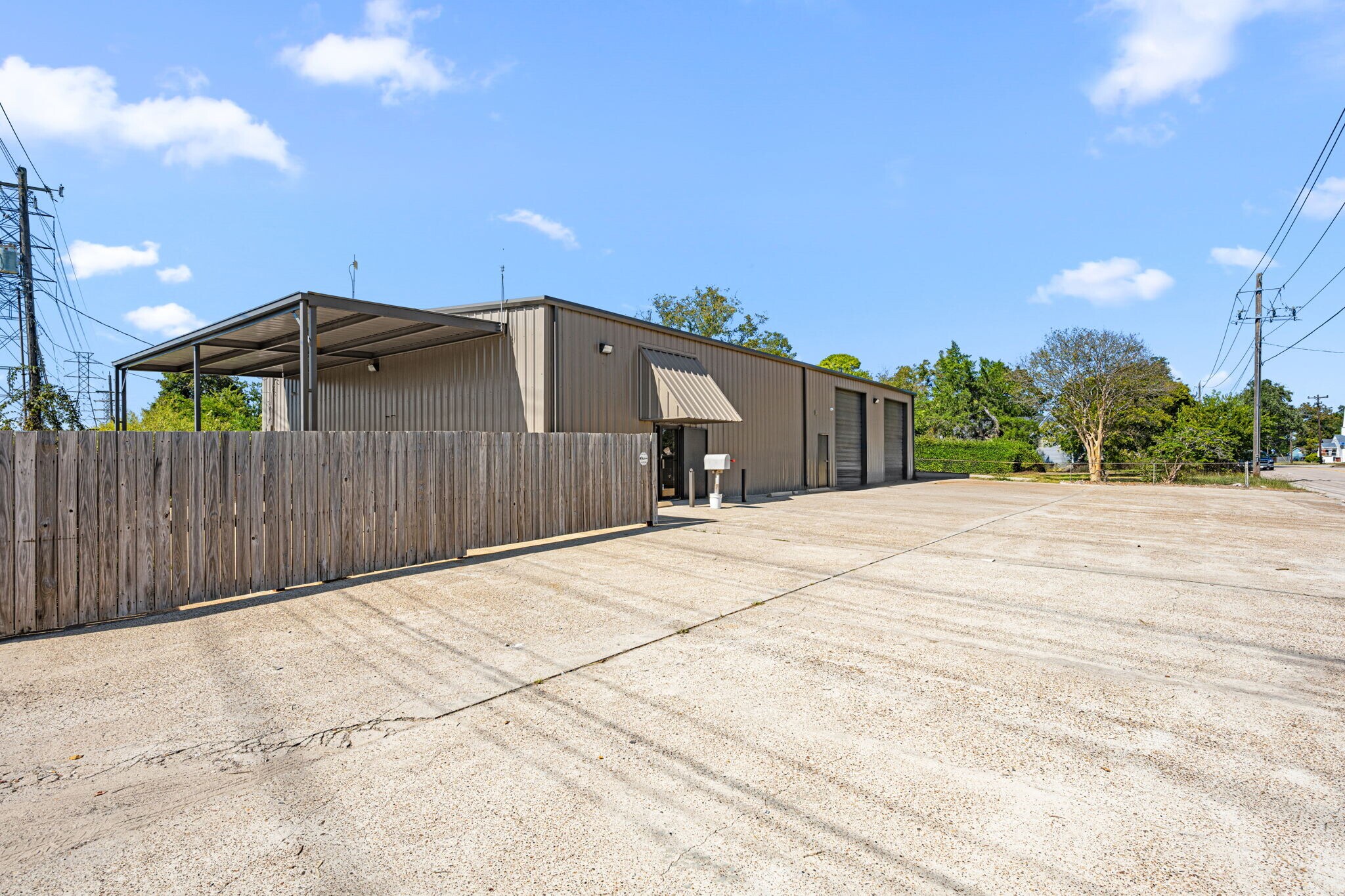 2017 Lee Dr, Baytown, TX à louer Photo du bâtiment- Image 1 de 27