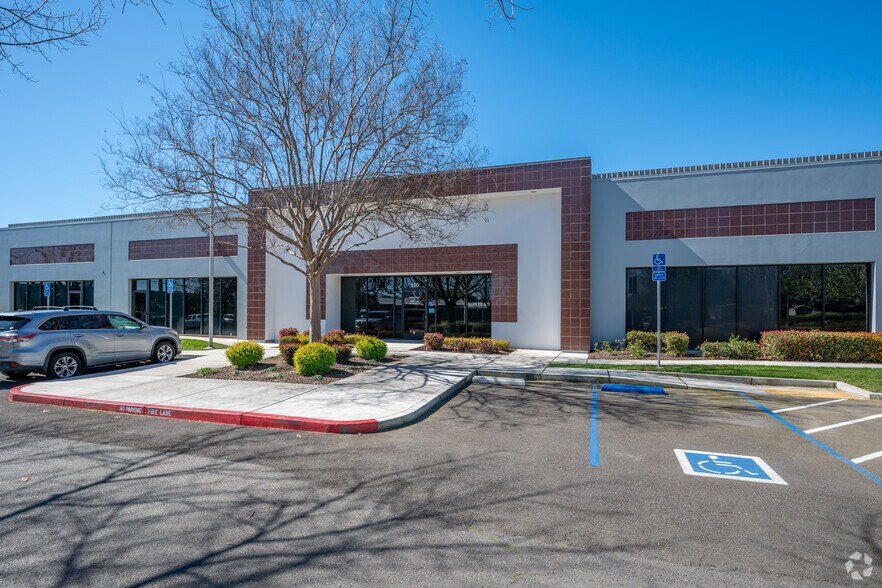 3077 Fite Cir, Sacramento, CA à vendre - Photo du bâtiment - Image 2 de 6